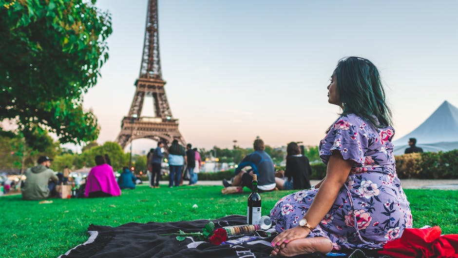 friends having picnic by eiffel tower