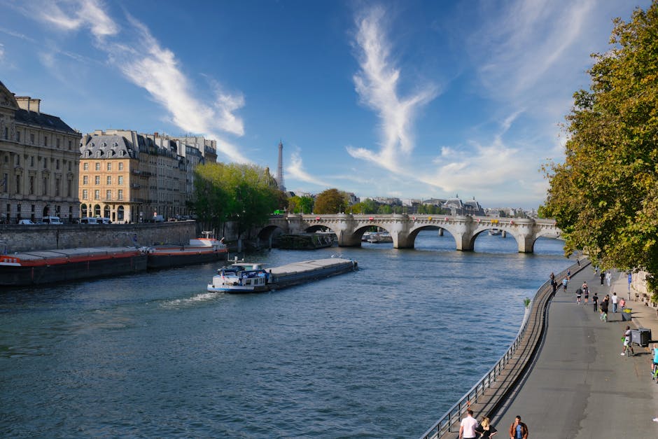 picnic by seine river