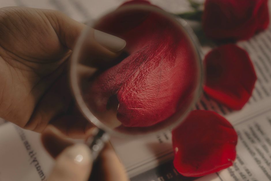 A shopping cart filled with various beauty products, next to a magnifying glass examining a 'discount' tag, representing careful scrutiny of offers.