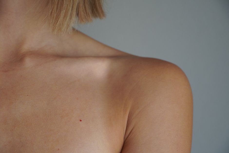 Close-up of radiant, healthy skin with a subtle glow, illustrating the benefits of a strong skin barrier.