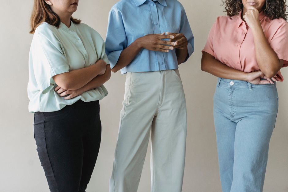 Multiple realistic outfit combinations displayed, using a core set of capsule wardrobe items for work, travel, and casual settings.