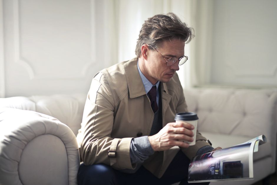 A stylish man standing confidently in a perfectly tailored smart casual outfit, demonstrating the power of proper fit and versatile layering for an urban setting.