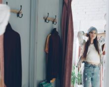 Man using augmented reality to see how jeans fit on a screen, demonstrating online shopping for men's fashion.